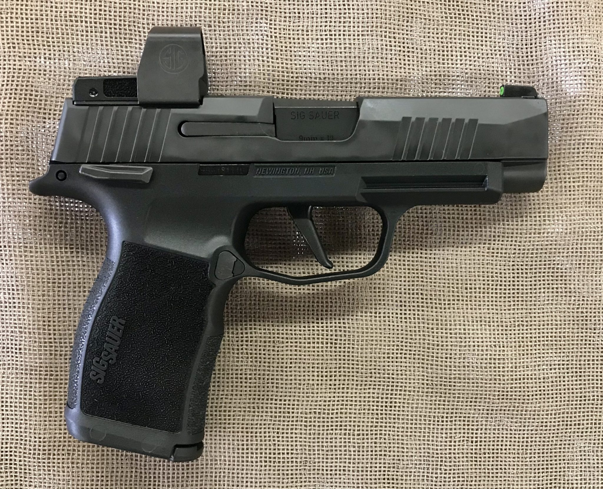 Sig Sauer P365XL in 9mm 12+1 Capacity 3.5″ Barrel w/ Manual Safety